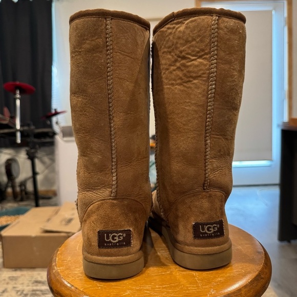 UGG Classic Tall US Women’s Chestnut Boots, size 5, Pre Owned 5815 - Picture 3 of 9